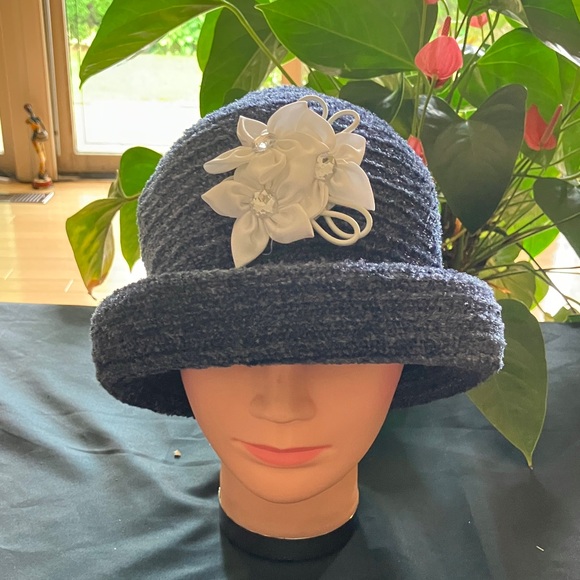 Elegant Navy Blue Gray Chenille Cloche Hat with White Floral Accent - Picture 1 of 6